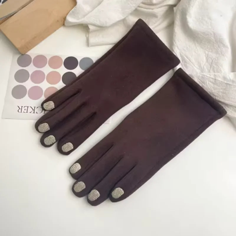 Chic Touchscreen Winter Mittens with Manicure-Inspired Design