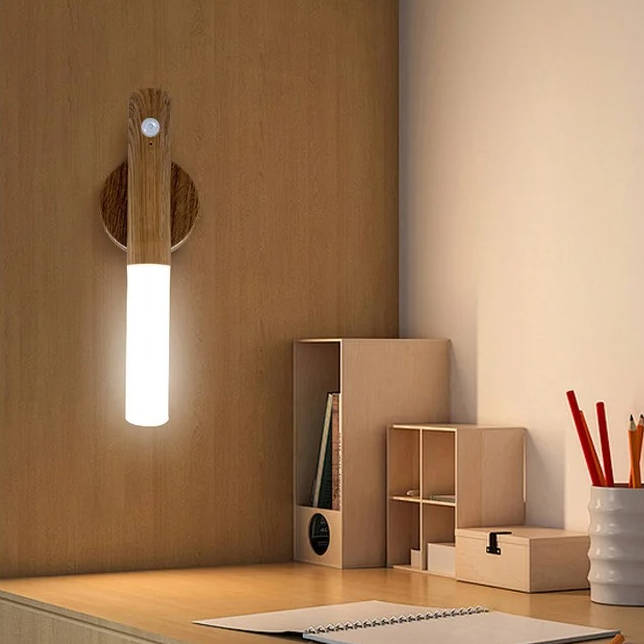 Smart Motion-Activated Night Light for Effortless Navigation
