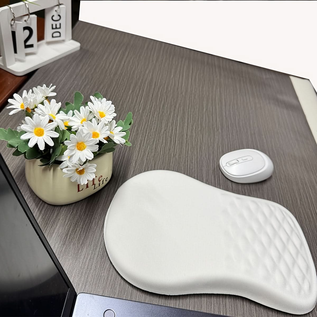 ComfortWave – Supportive Wrist Mouse Pad for Gaming & Work