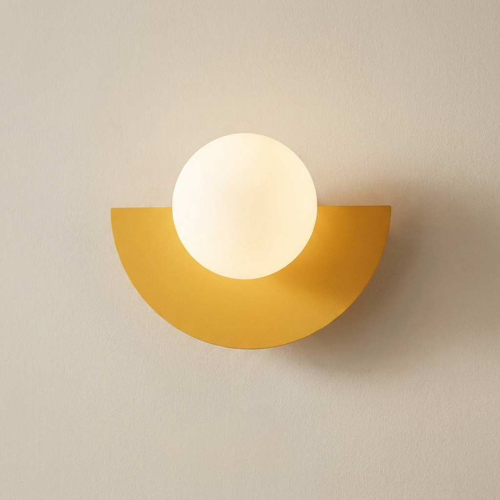 Sleek Metal Crescent LED Wall Sconce for Modern Spaces