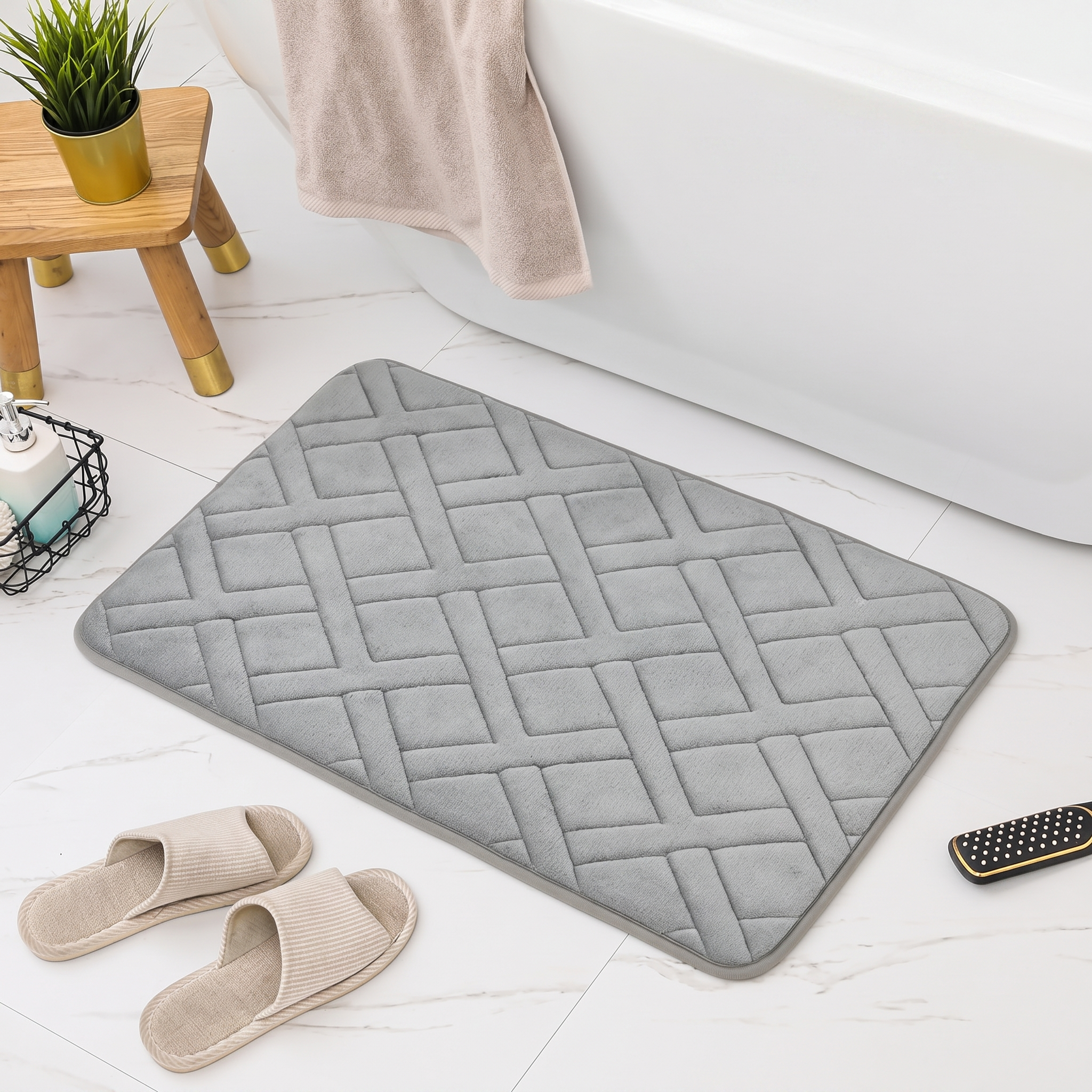 Elegant Cross-Pattern Bath Mat with Non-Slip Base