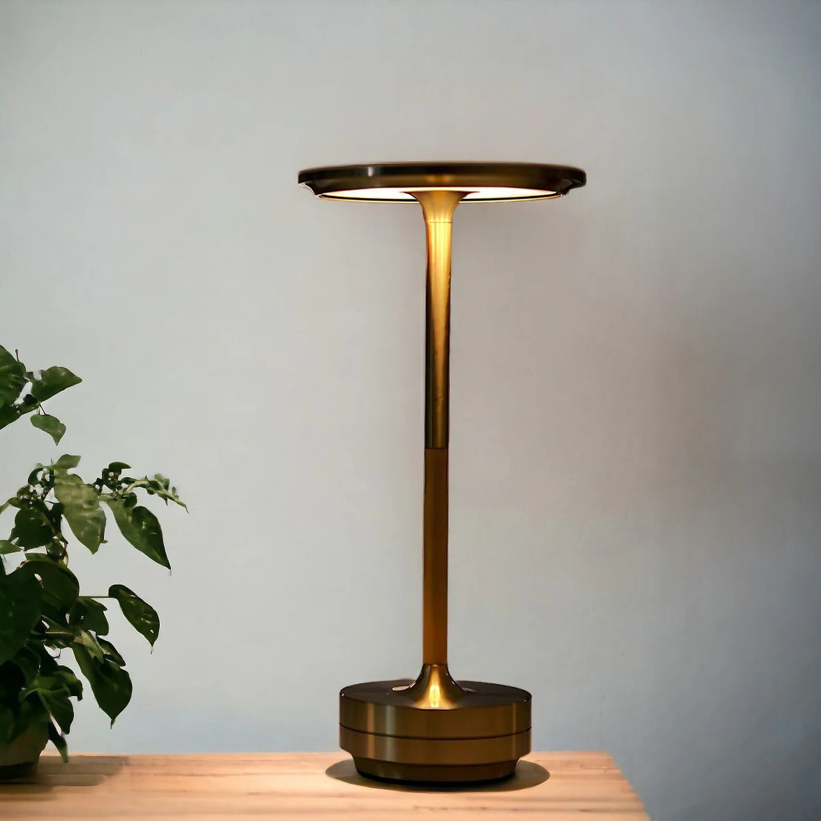 Wireless Touch-Control Lamp with Sleek Scandinavian Design