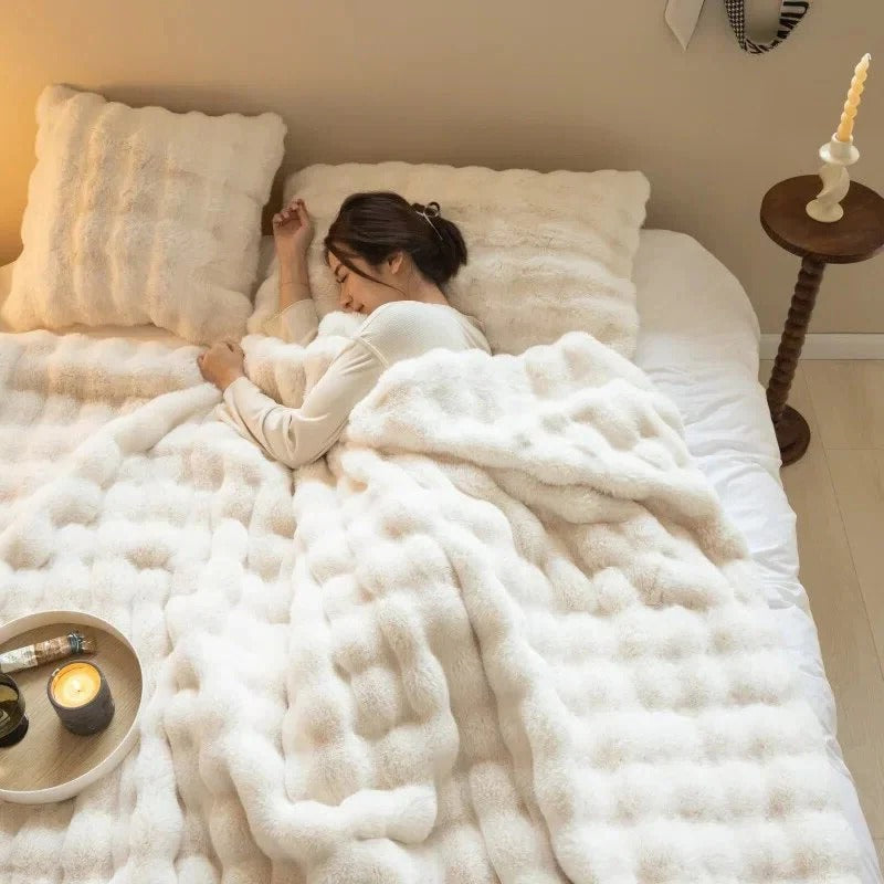 All-Season Comfort Blanket for Cozy Living