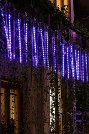 Cascading LED Icicle Light Display