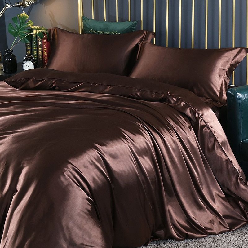 4-Piece Bedding Set in Silk and Satin Finish