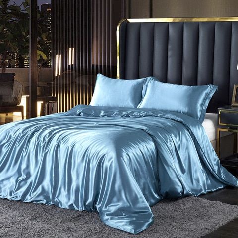 4-Piece Bedding Set in Silk and Satin Finish