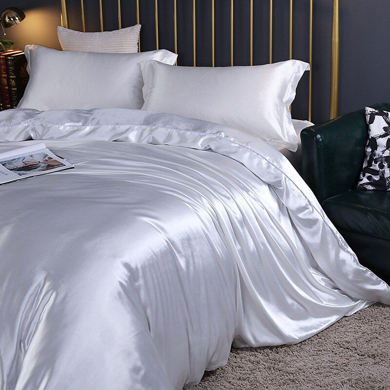 4-Piece Bedding Set in Silk and Satin Finish