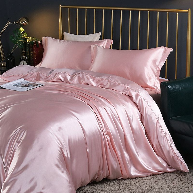 4-Piece Bedding Set in Silk and Satin Finish