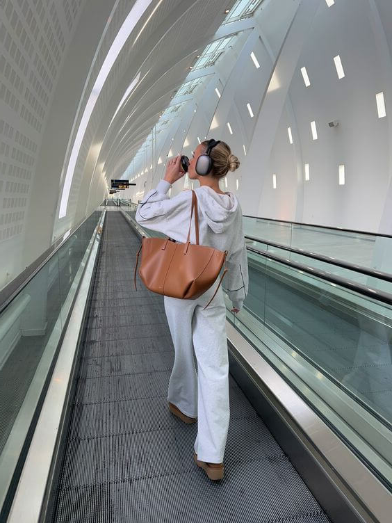 Chic Everyday Shoulder Bag | Stylish & Spacious Design