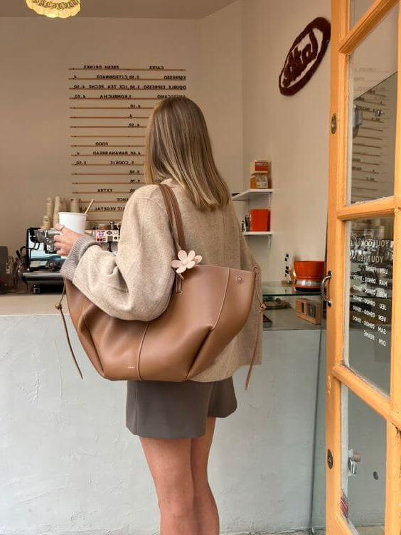Chic Everyday Shoulder Bag | Stylish & Spacious Design