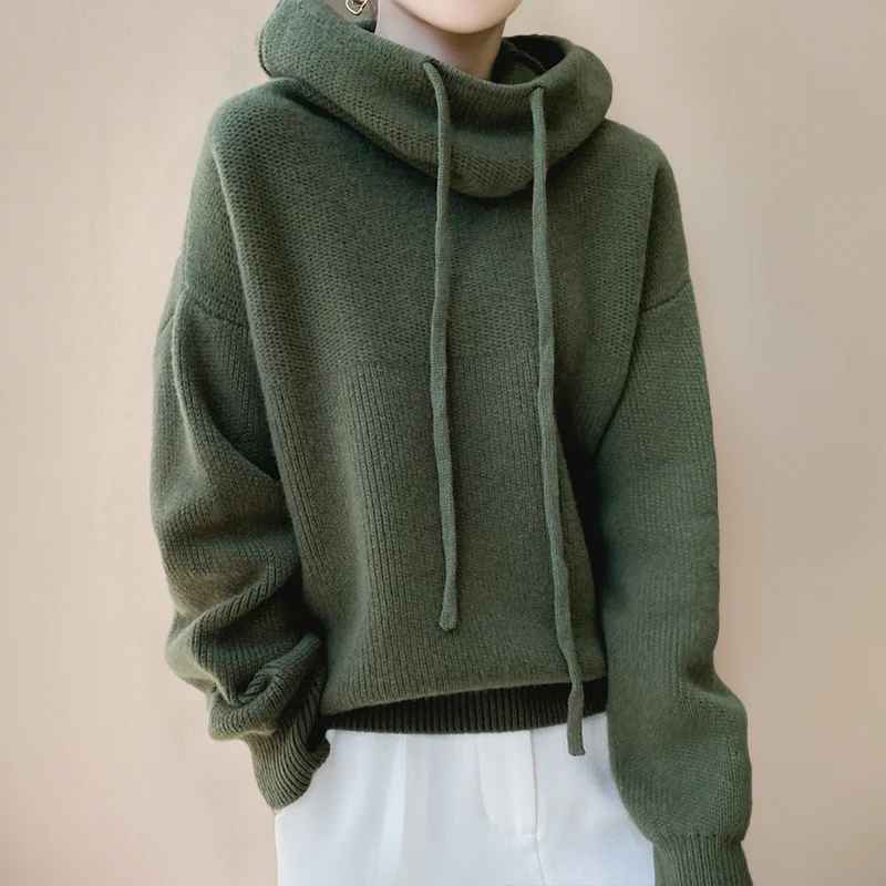 Elegant Women's Turtleneck Sweater Crafted from Fine Wool