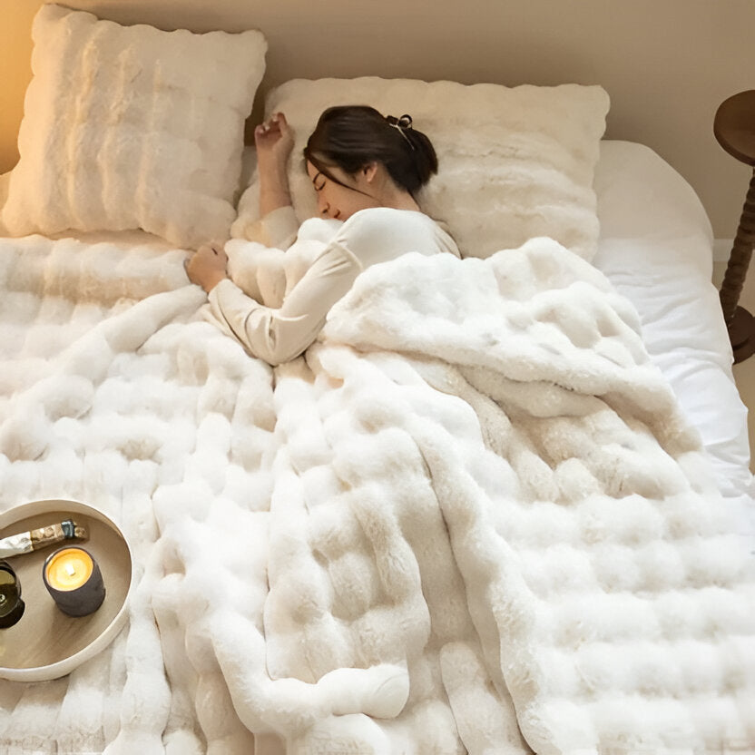 Cozy Year-Round Comfort Blanket with Stylish Aesthetic
