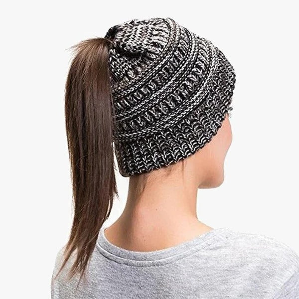 Chic Bun Beanie for Women – Cozy Ribbed Cap with Ponytail Opening