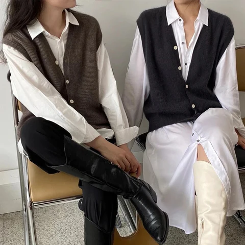 Chic Knit Vest with Elegant Button Detail