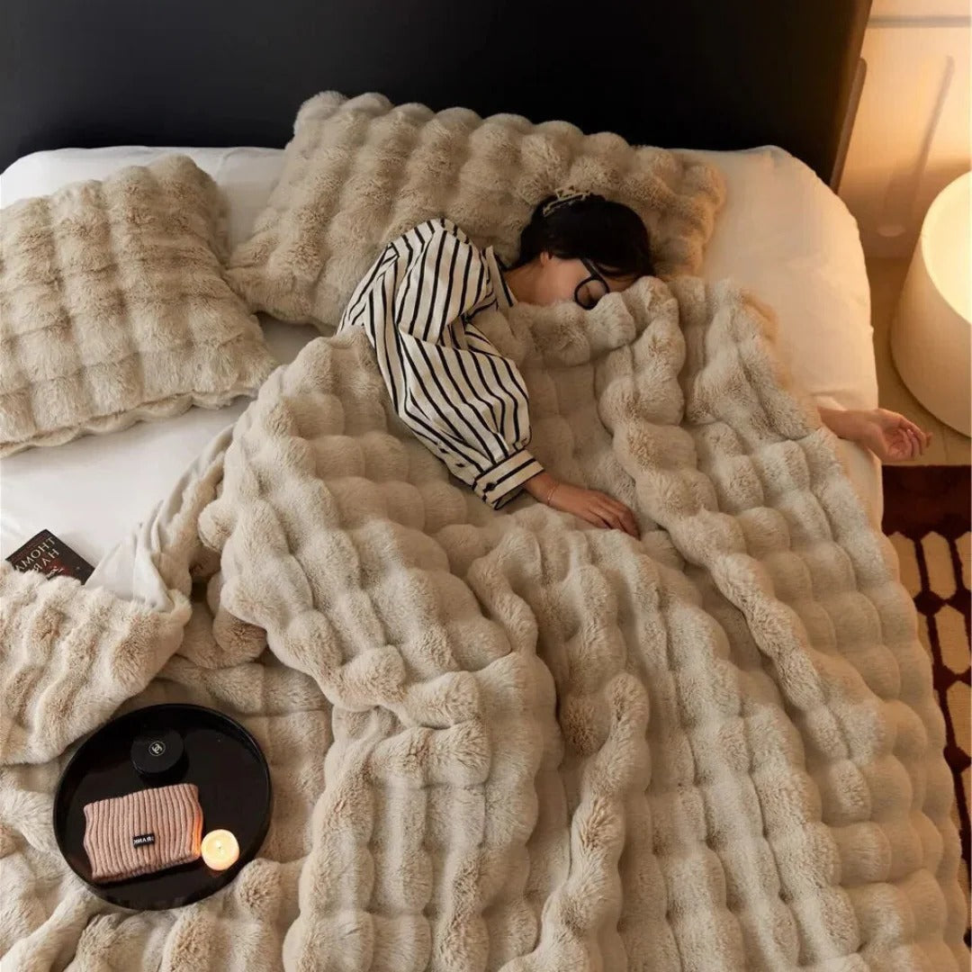 Cozy Year-Round Comfort Blanket with Stylish Aesthetic