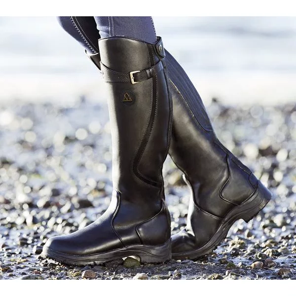 All-Weather Insulated Footwear for Ultimate Protection