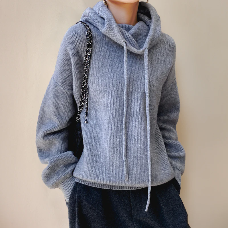 Elegant Women's Turtleneck Sweater Crafted from Fine Wool