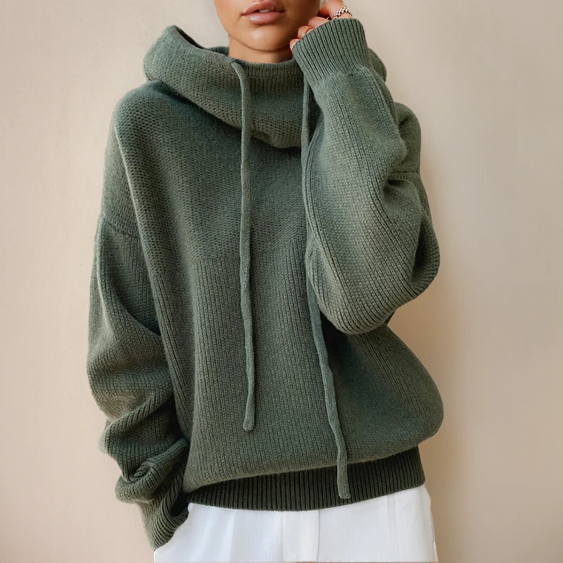 Elegant Women's Turtleneck Sweater Crafted from Fine Wool