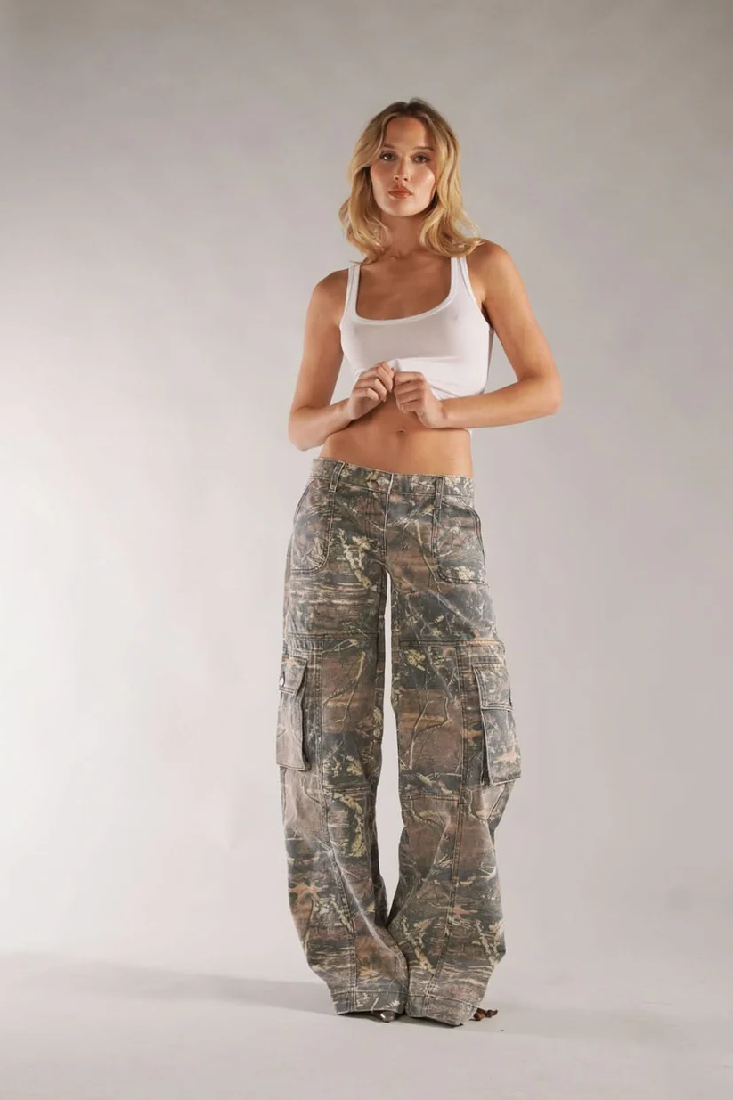 Vintage-Inspired Utility Pants with Ample Storage