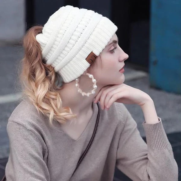 Chic Bun Beanie for Women – Cozy Ribbed Cap with Ponytail Opening