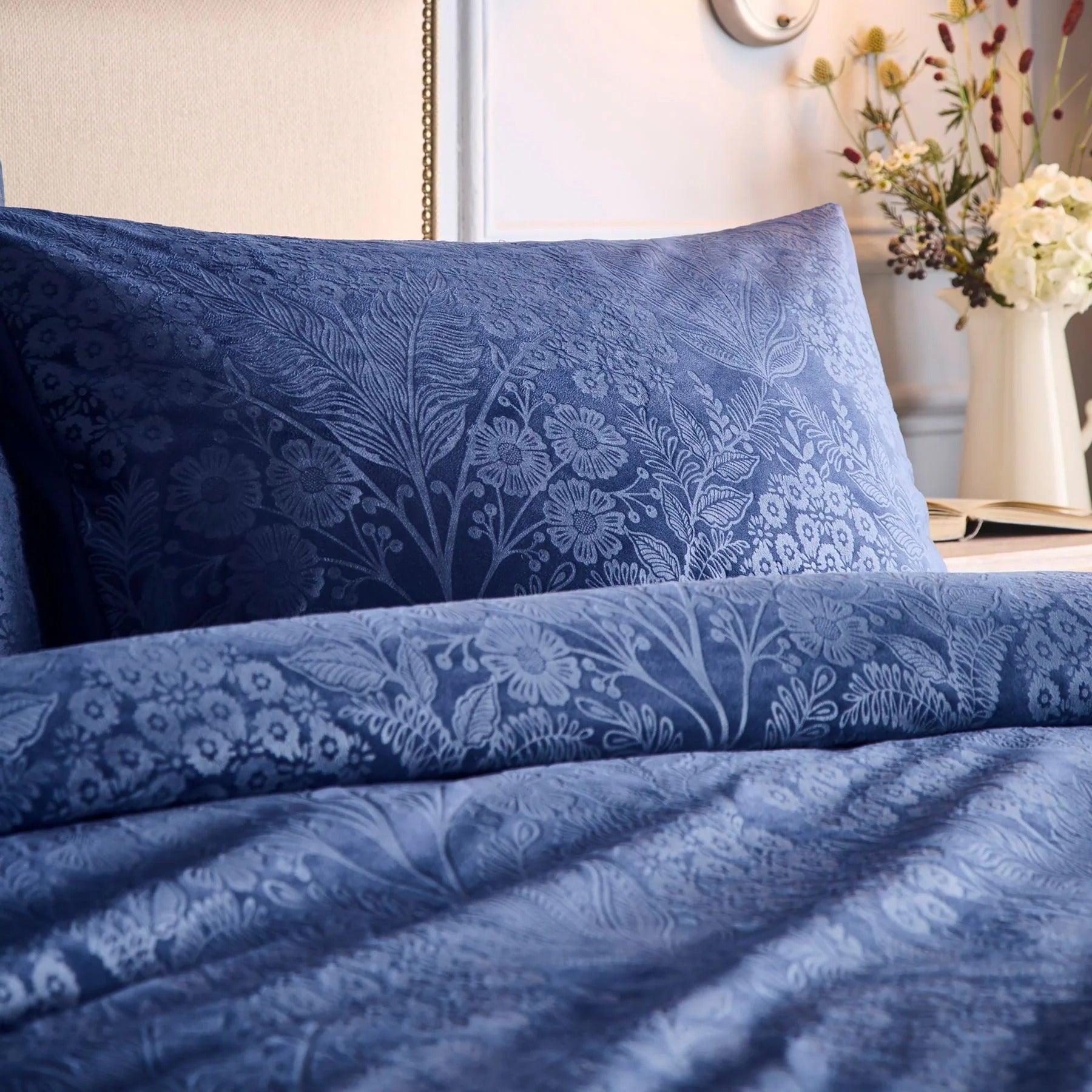 Navy Harmony Jacquard Bedding Set for Elegant Bedrooms