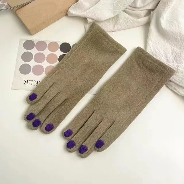 Chic Touchscreen Winter Mittens with Manicure-Inspired Design