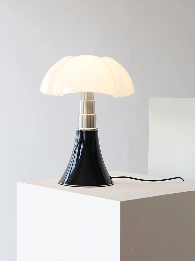 Chic Floral Design Table Lamp