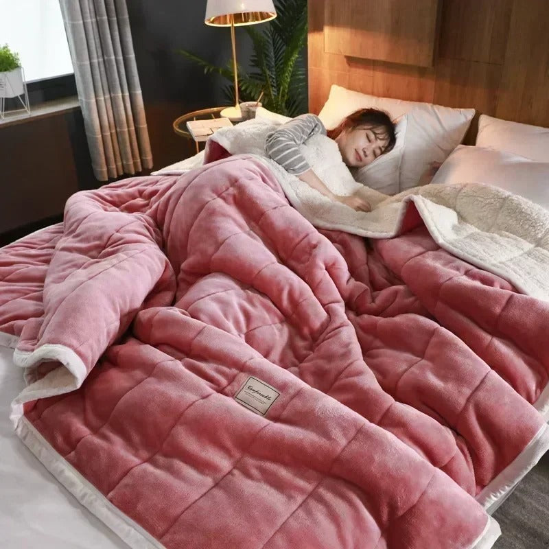 Cozy Coral Fleece Blanket for Autumn and Winter - Warm Flannel Throw