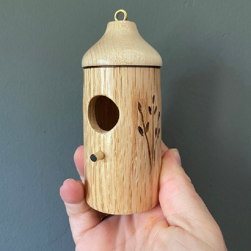 Charming Hummingbird Haven - Perfect for Nature Enthusiasts