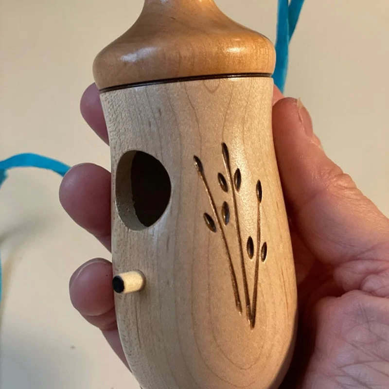 Charming Hummingbird Haven - Perfect for Nature Enthusiasts