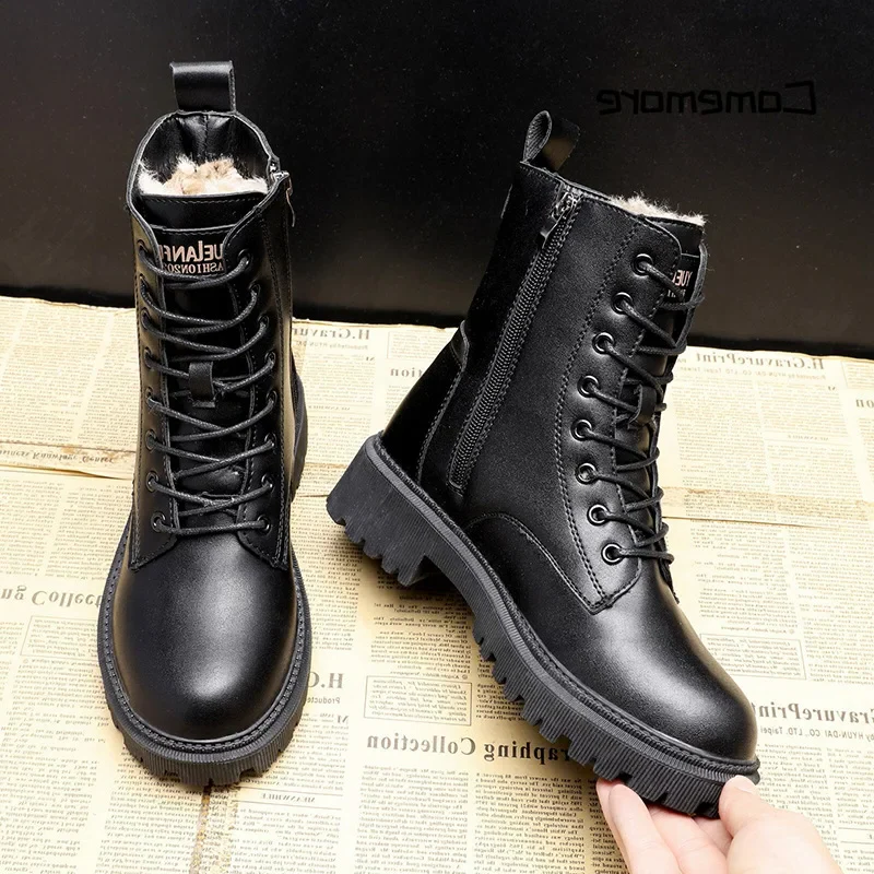 Chic and Resilient Women's Winter Boots in Classic Black