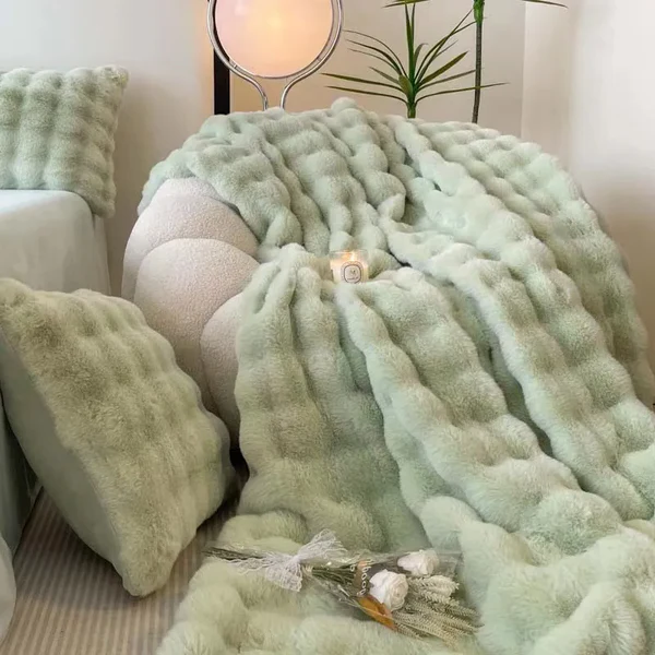 Luxurious Rabbit-Soft Faux Fur Blanket for Winter Comfort