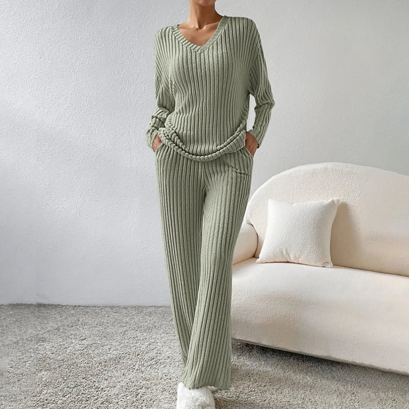 Chic Women's Winter Ensemble for Ultimate Comfort