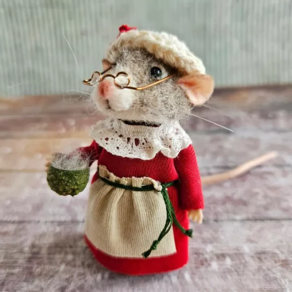 Charming Mouse Needle Felting Craft Kit for Seasonal Fun
