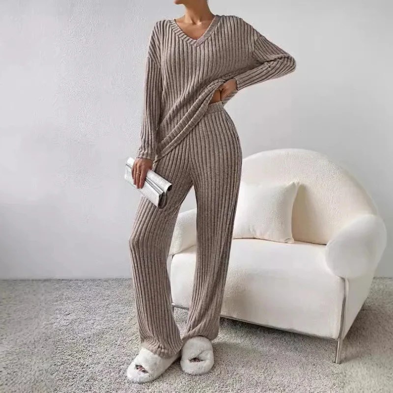 Chic Women's Winter Ensemble for Ultimate Comfort