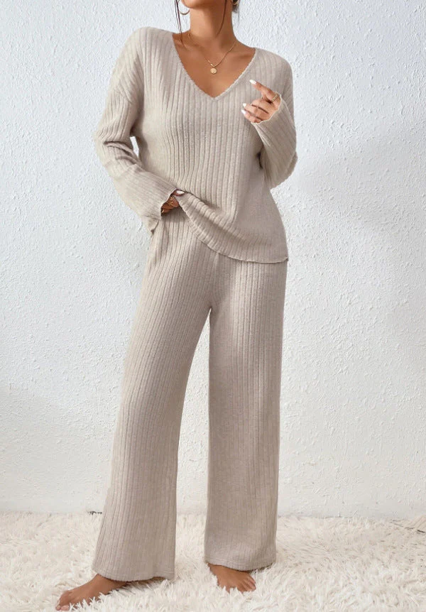 Chic Women's Winter Ensemble for Ultimate Comfort
