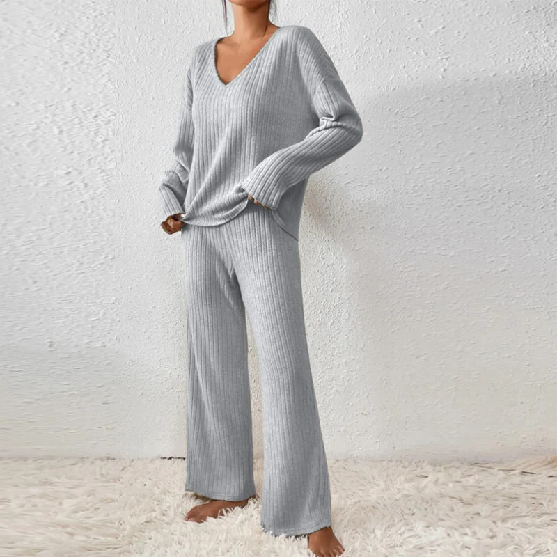 Chic Women's Winter Ensemble for Ultimate Comfort