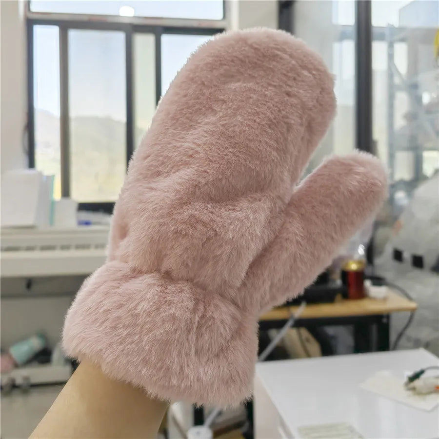 Cozy Comfort Mittens – Stylish Winter Hand Warmers