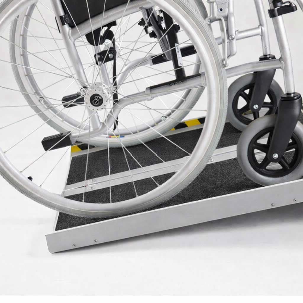 EasyMove – Compact Foldable Access Ramp for Seamless Mobility