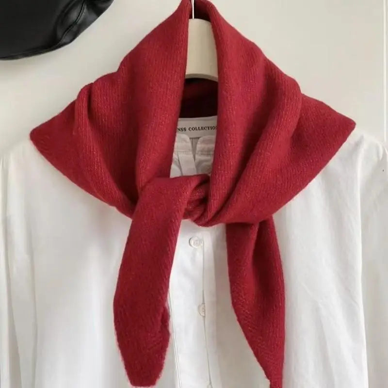 Chic Triangular Knitted Scarf for Stylish Winter Wear