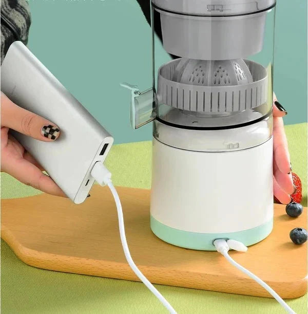Compact USB Citrus Juicer for Fresh Juice On-the-Go
