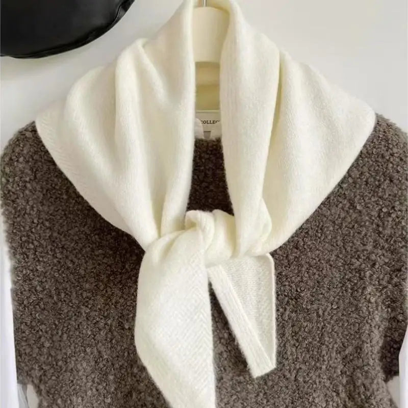 Chic Triangular Knitted Scarf for Stylish Winter Wear