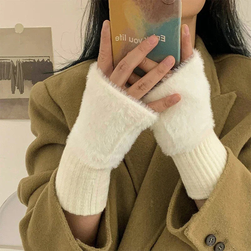 Luxurious Fingerless Gloves for Ultimate Comfort